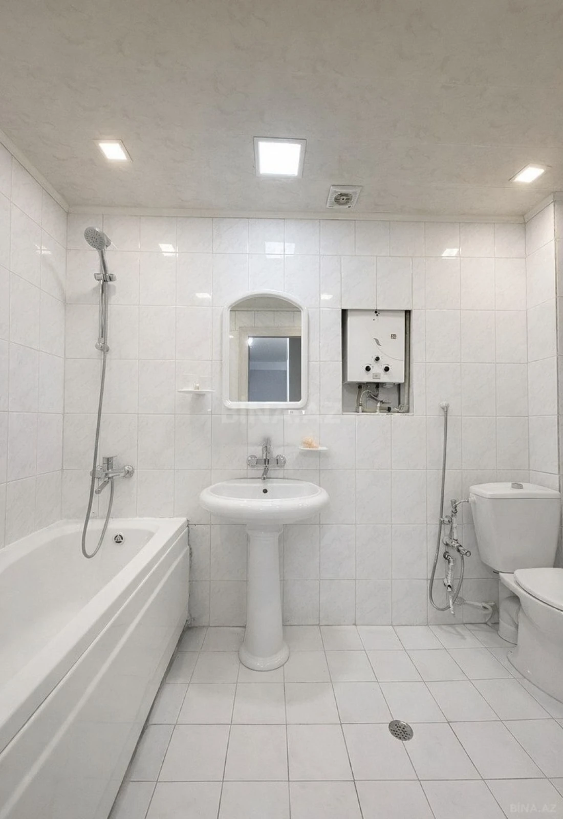 Kirayə verilir 2 otaqlı mənzil 73 m²