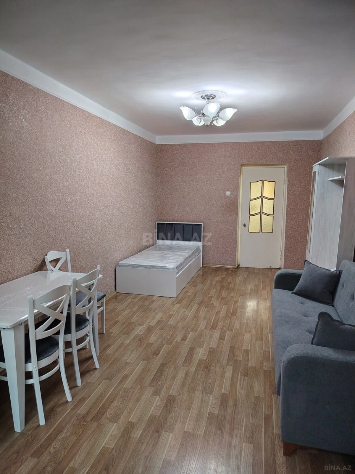 Kirayə verilir 2 otaqlı mənzil 73 m²