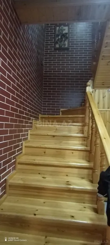 Satılır 5 otaqlı həyət evi 180 m²