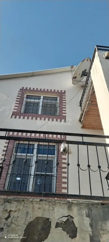 Satılır 5 otaqlı həyət evi 180 m²