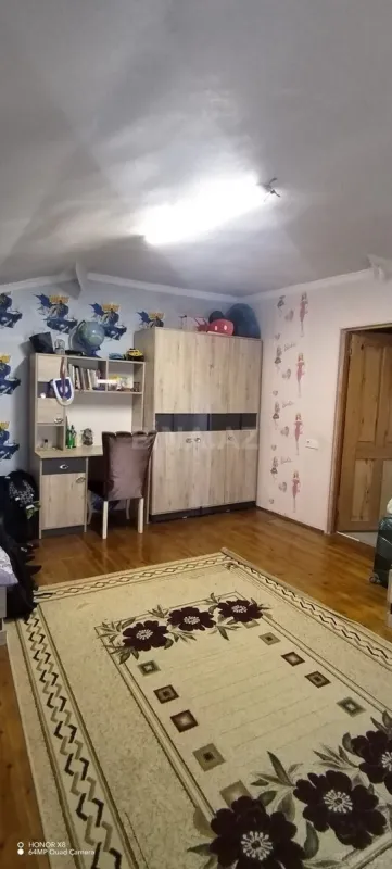 Satılır 5 otaqlı həyət evi 180 m²