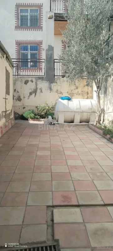 Satılır 5 otaqlı həyət evi 180 m²