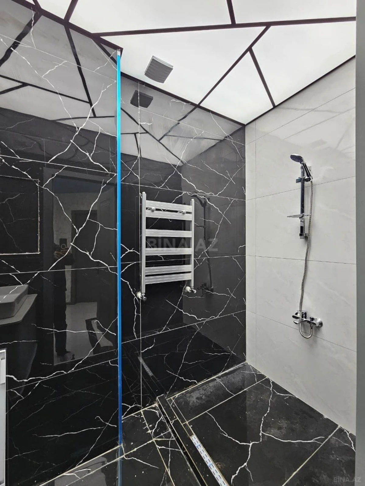 Satılır 3 otaqlı mənzil 92 m²