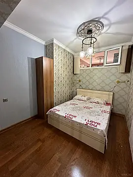 Satılır 2 otaqlı mənzil 87 m²