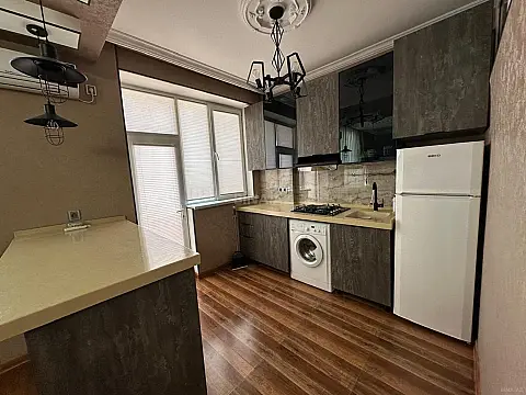 Satılır 2 otaqlı mənzil 87 m²