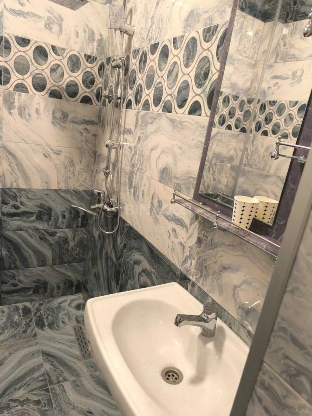 Kirayə verilir 2 otaqlı mənzil 70 m²