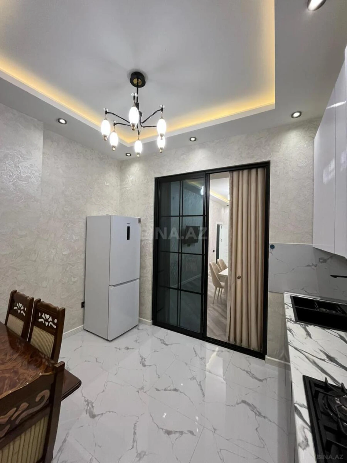 Kirayə verilir 3 otaqlı mənzil 130 m²