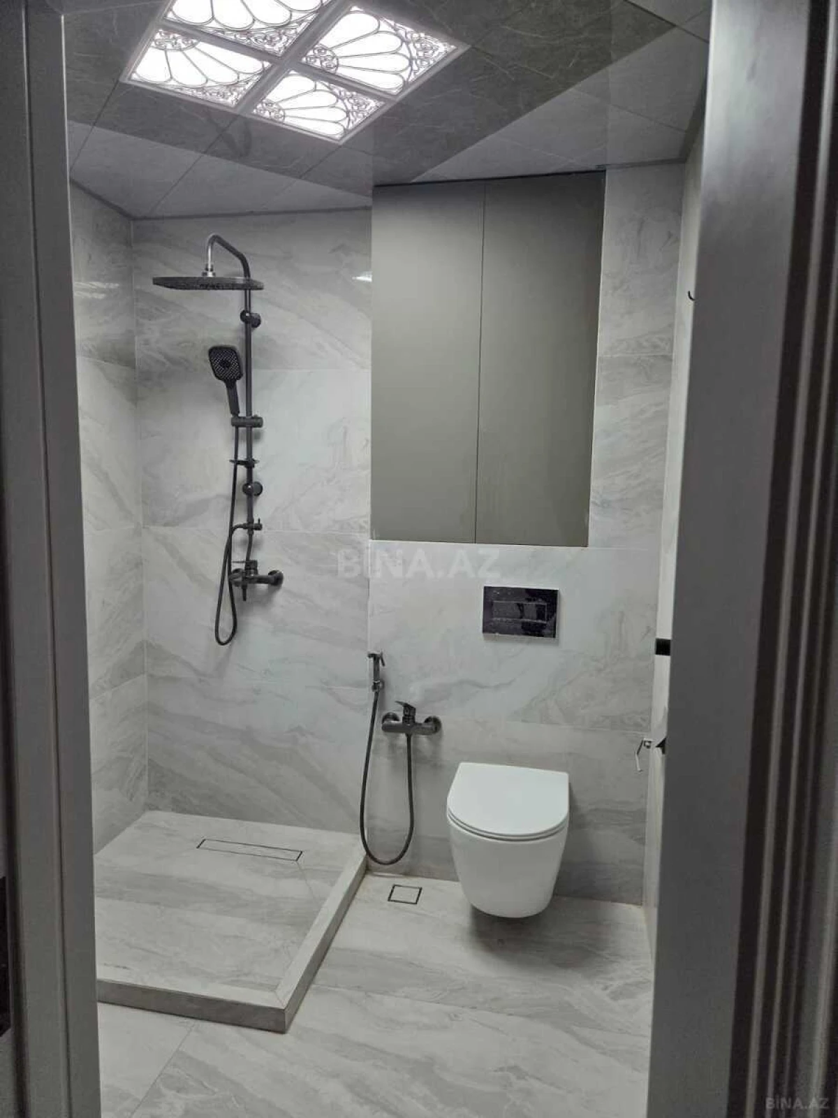 Satılır 3 otaqlı mənzil 105 m²