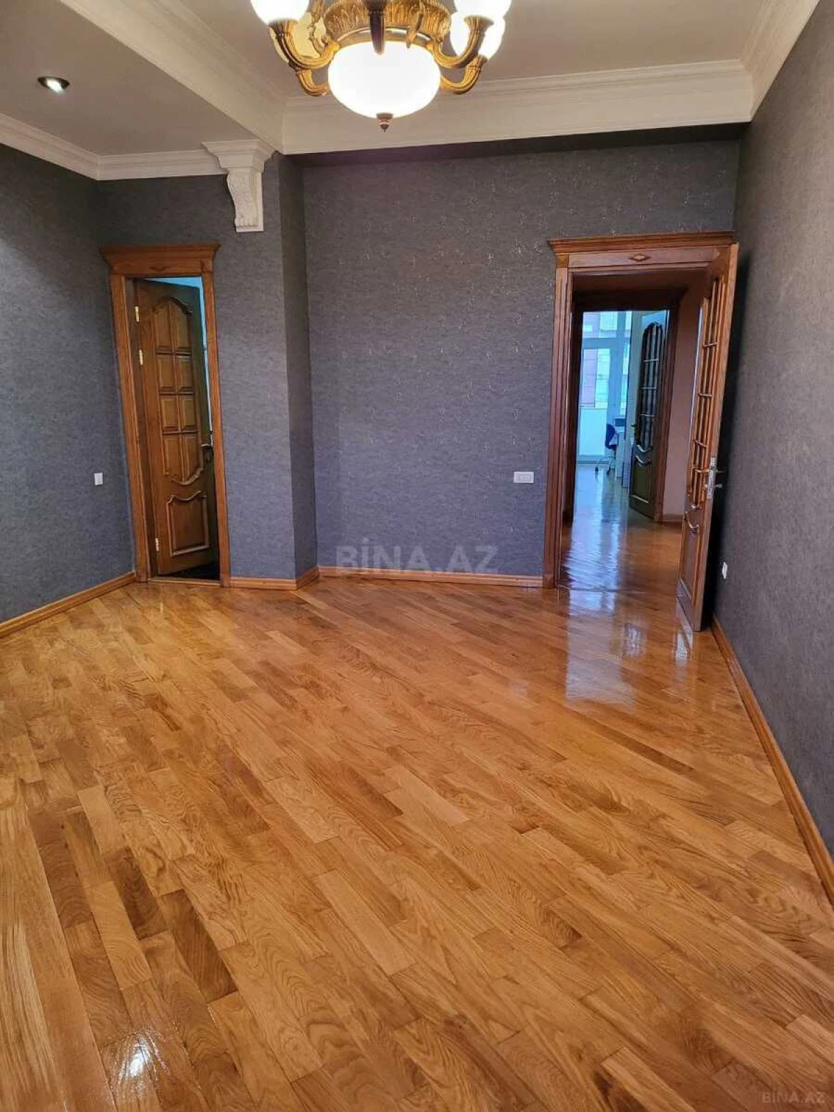 Satılır 5 otaqlı mənzil 210 m²