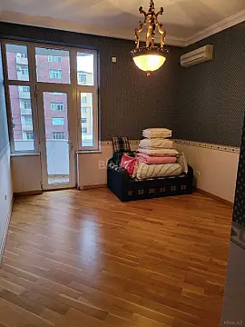Satılır 5 otaqlı mənzil 210 m²