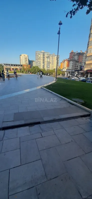 Satılır 5 otaqlı mənzil 210 m²