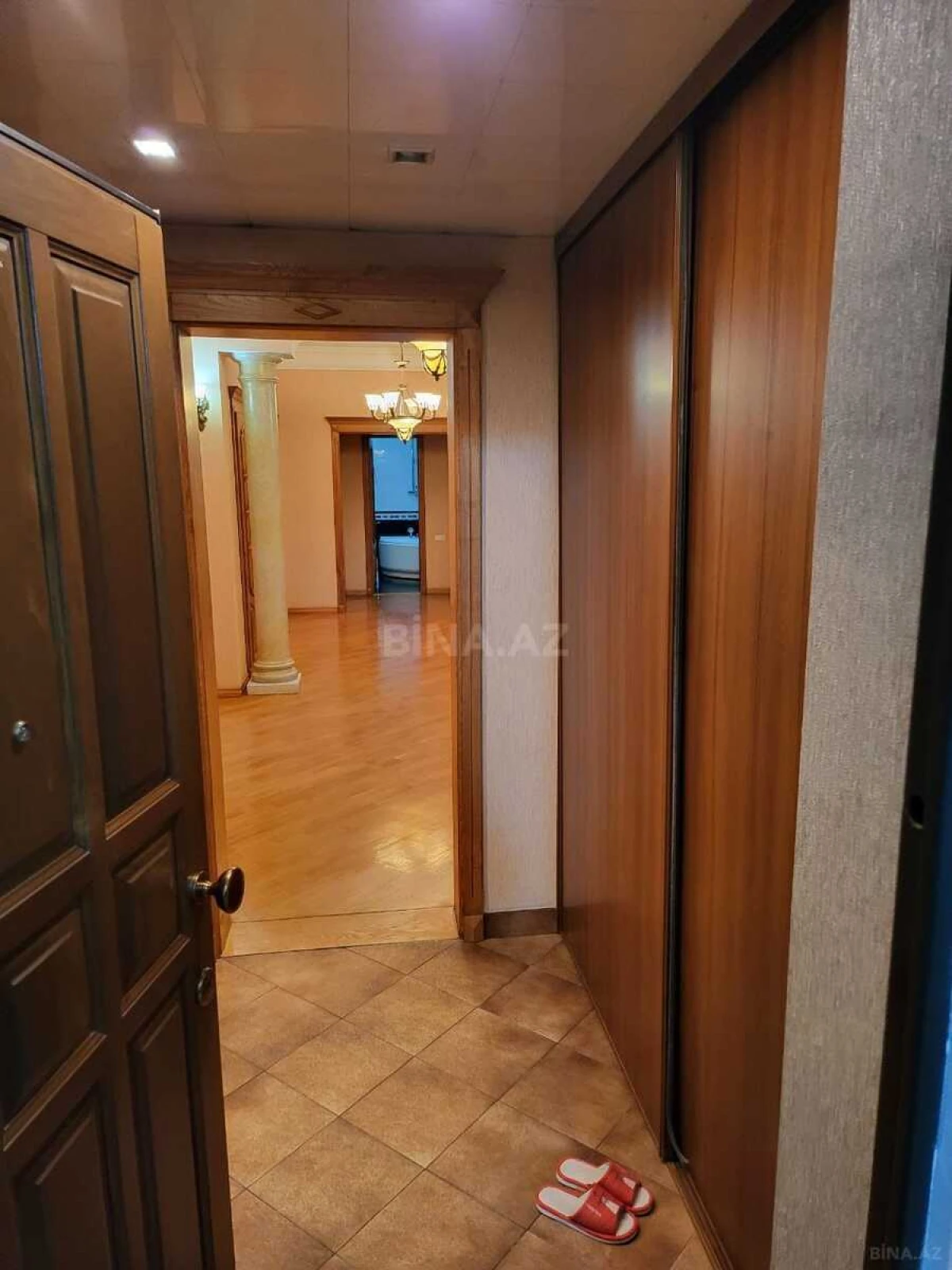 Satılır 5 otaqlı mənzil 210 m²