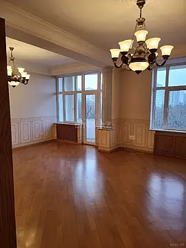 Satılır 5 otaqlı mənzil 210 m²