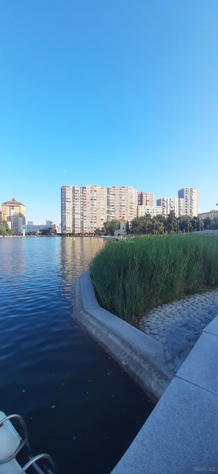 Satılır 5 otaqlı mənzil 210 m²