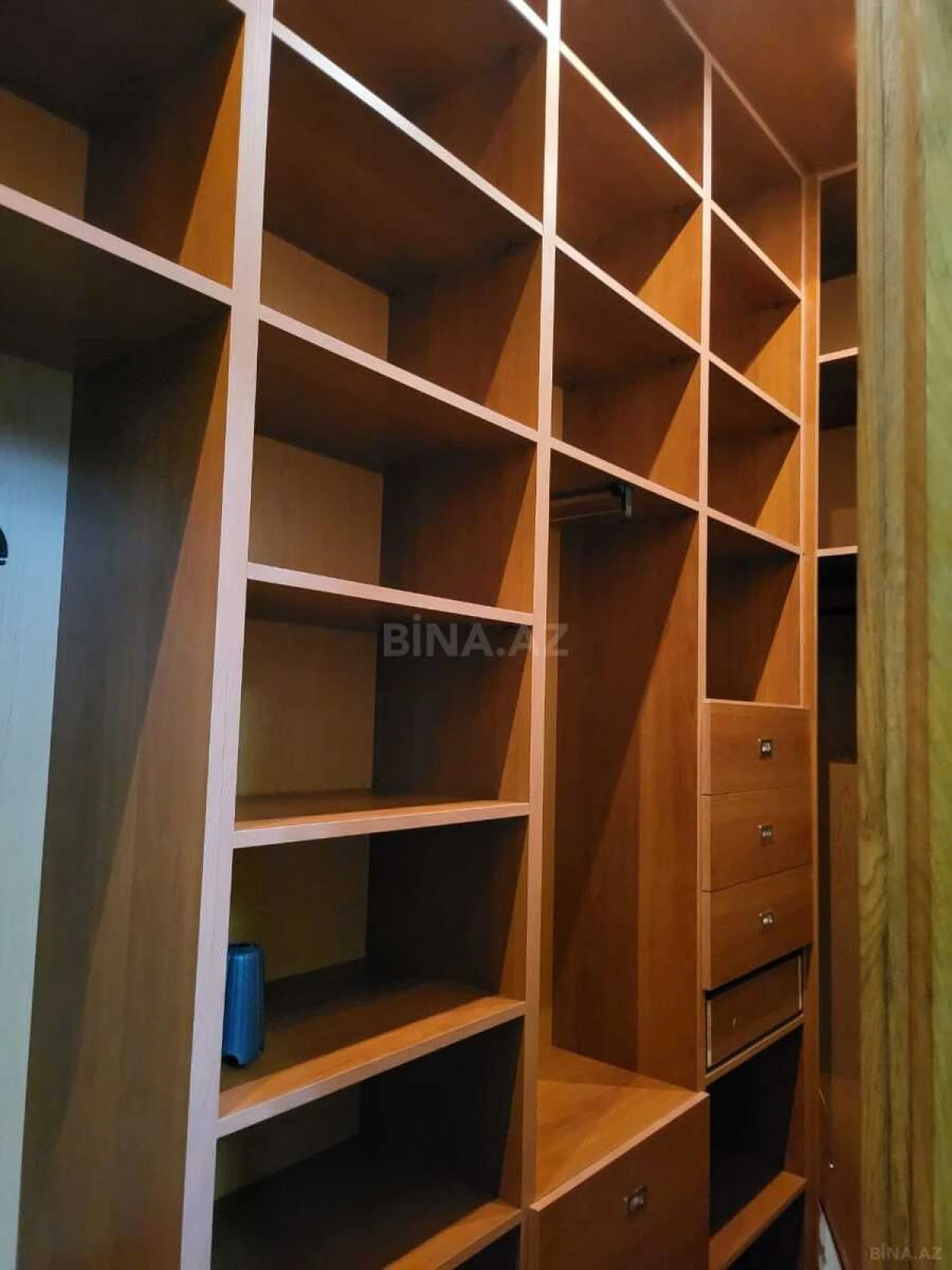 Satılır 5 otaqlı mənzil 210 m²