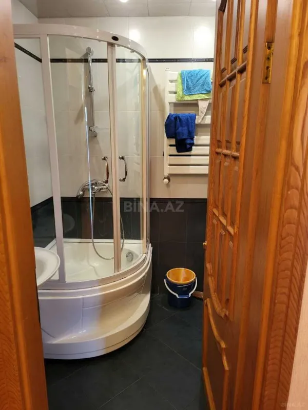 Satılır 5 otaqlı mənzil 210 m²