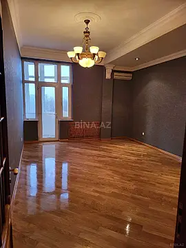 Satılır 5 otaqlı mənzil 210 m²