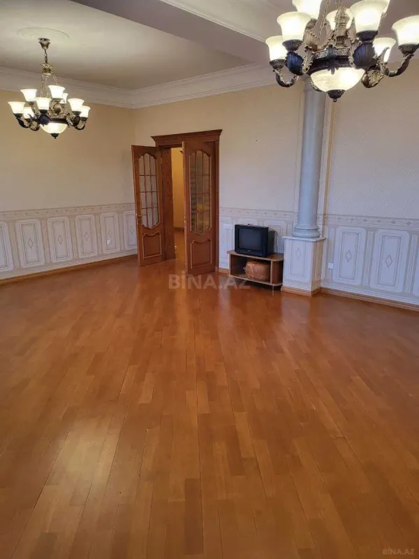 Satılır 5 otaqlı mənzil 210 m²