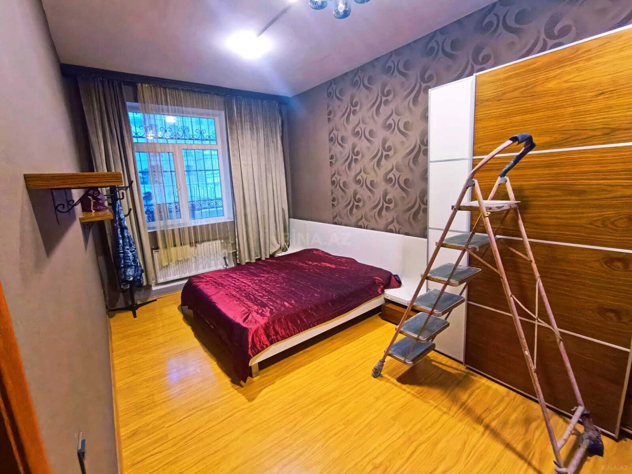 Satılır 4 otaqlı mənzil 136 m²