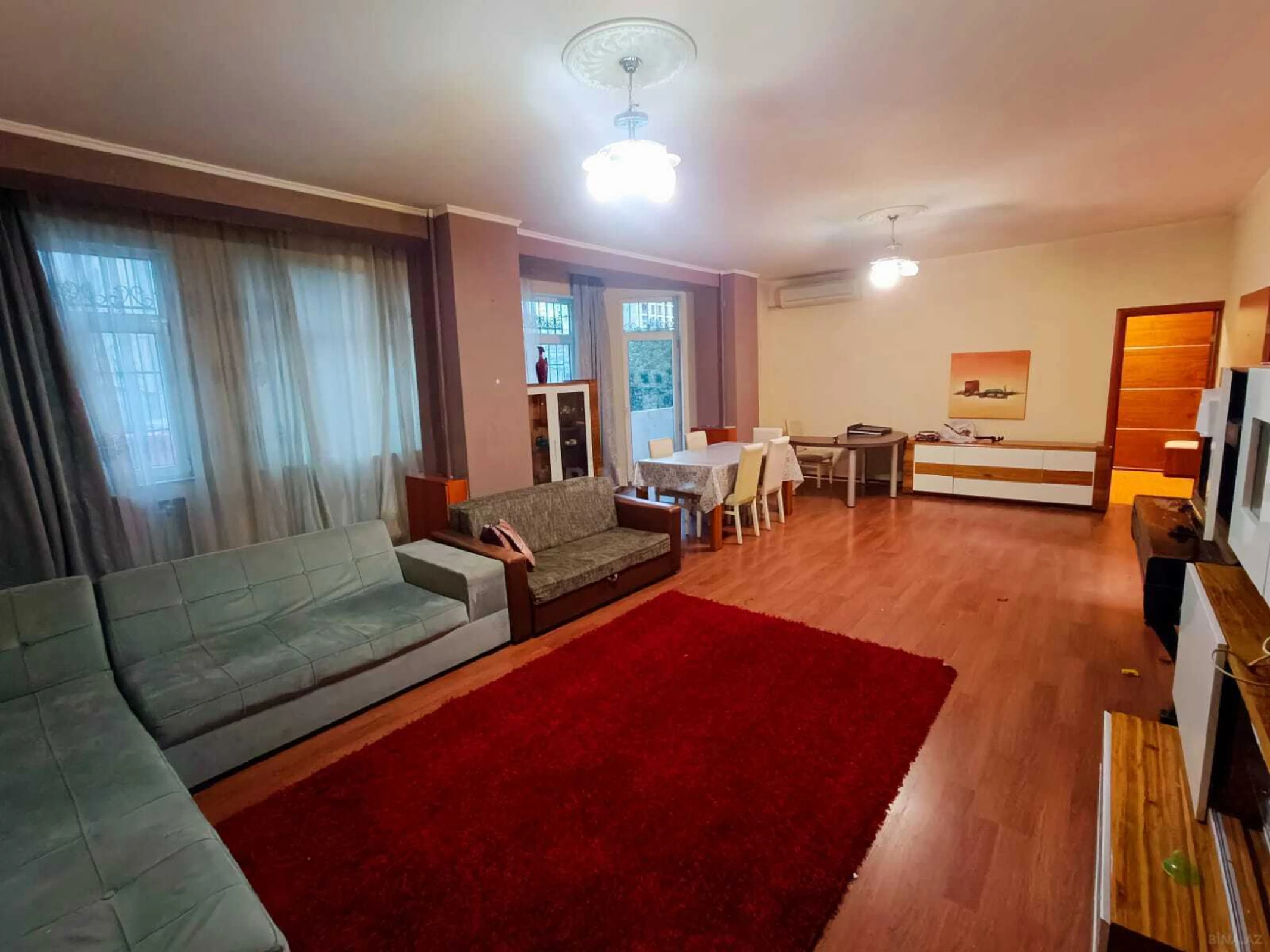 Satılır 4 otaqlı mənzil 136 m²