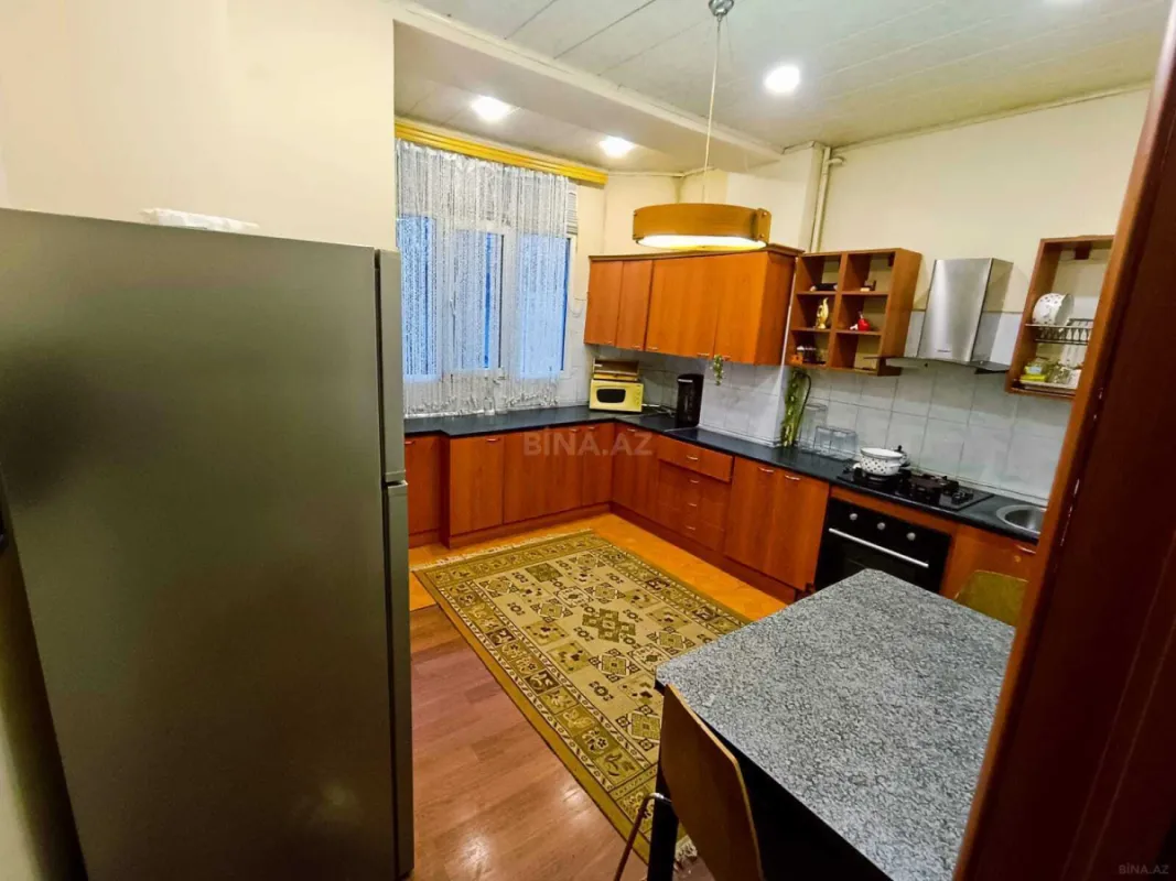 Satılır 4 otaqlı mənzil 136 m²
