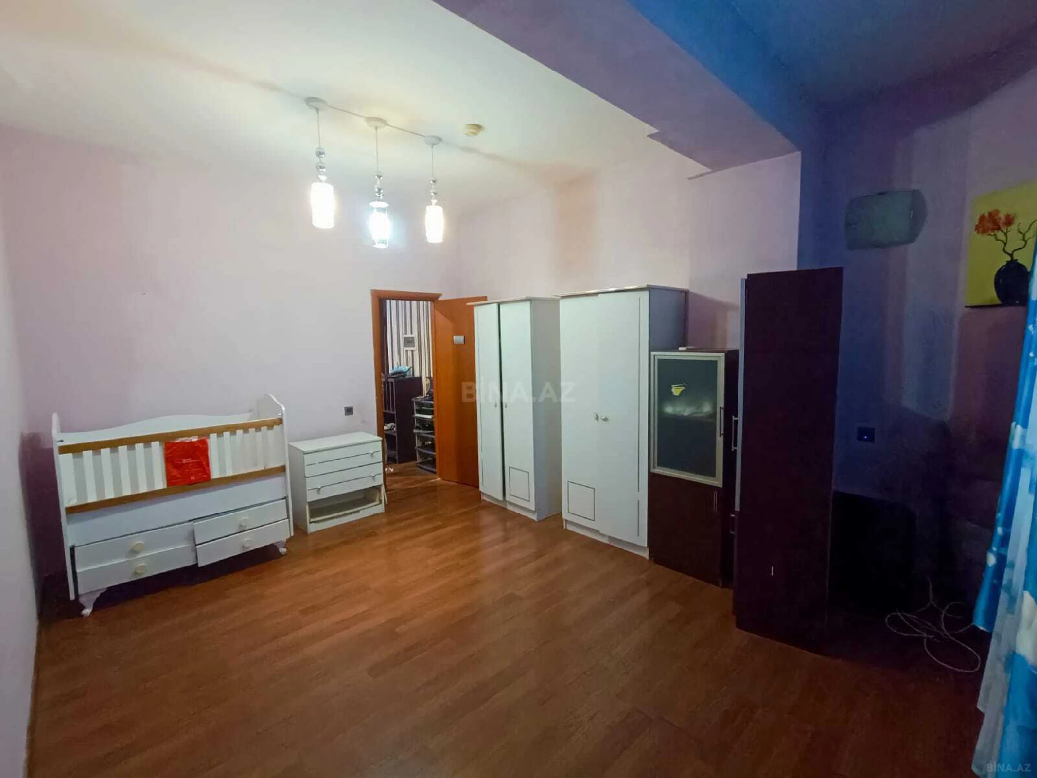 Satılır 4 otaqlı mənzil 136 m²