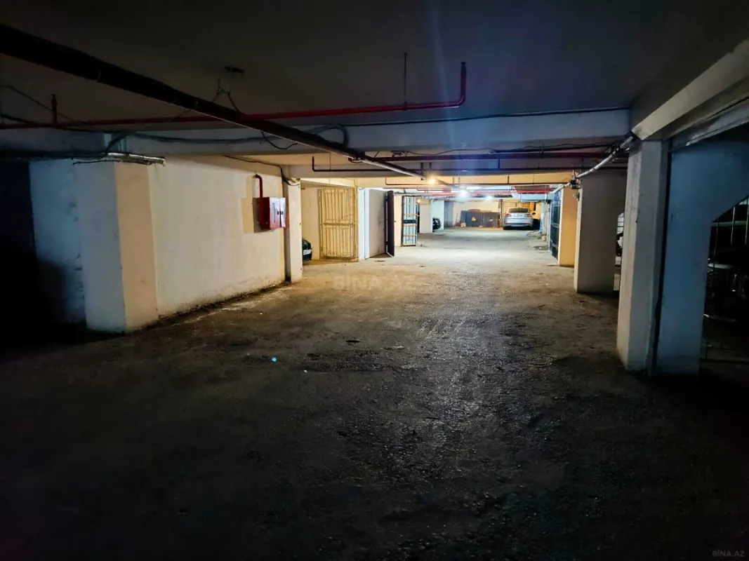 Satılır 4 otaqlı mənzil 136 m²