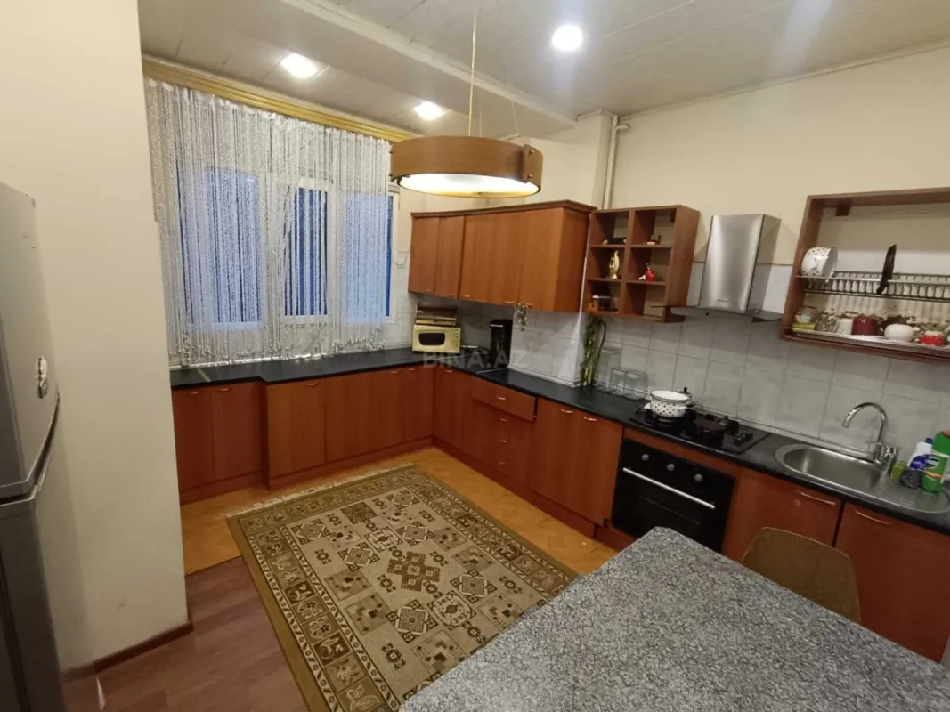Satılır 4 otaqlı mənzil 136 m²