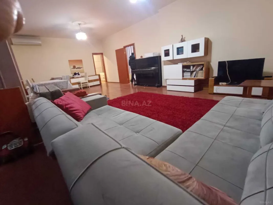 Satılır 4 otaqlı mənzil 136 m²
