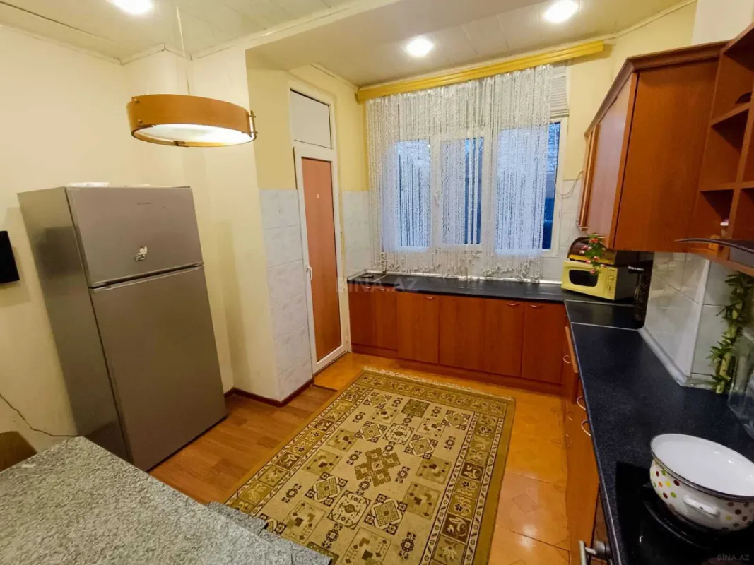 Satılır 4 otaqlı mənzil 136 m²