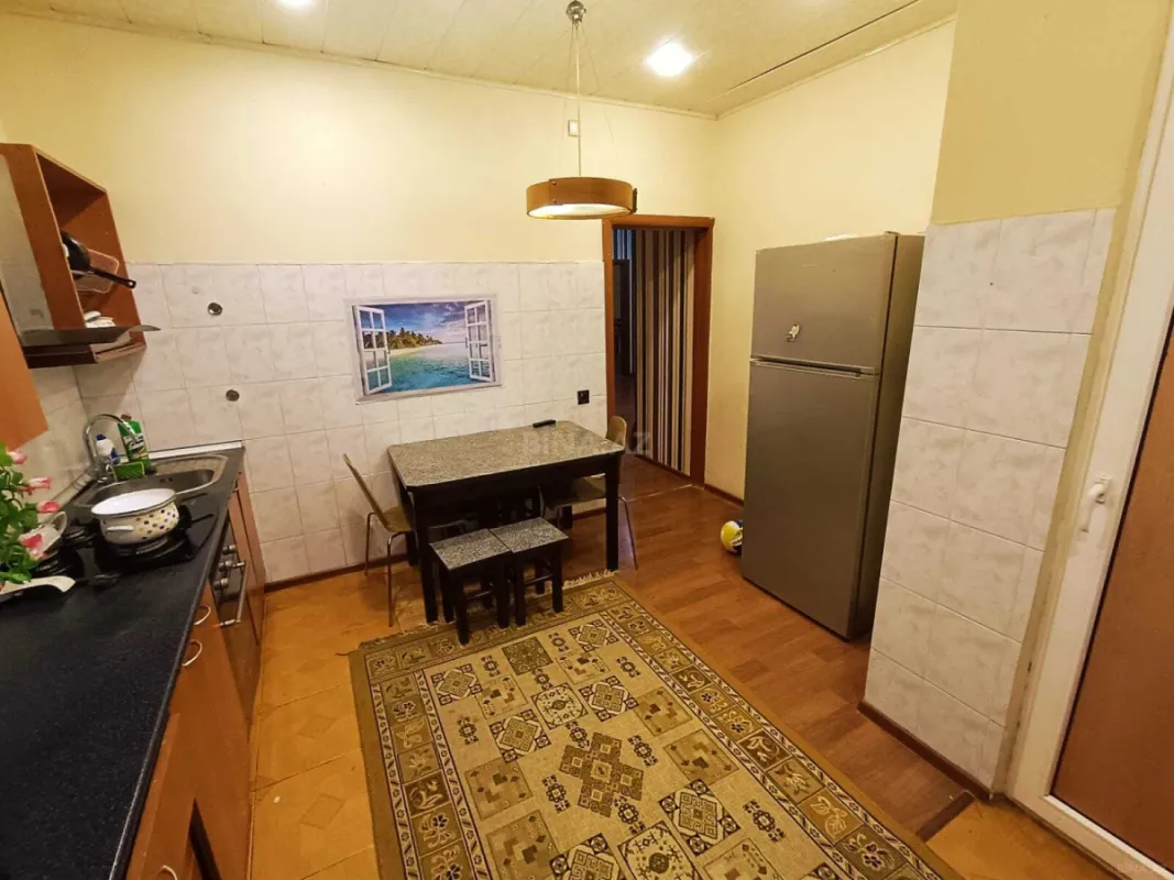 Satılır 4 otaqlı mənzil 136 m²