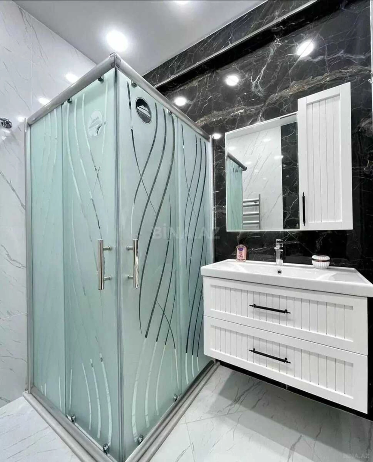 Satılır 2 otaqlı mənzil 71 m²