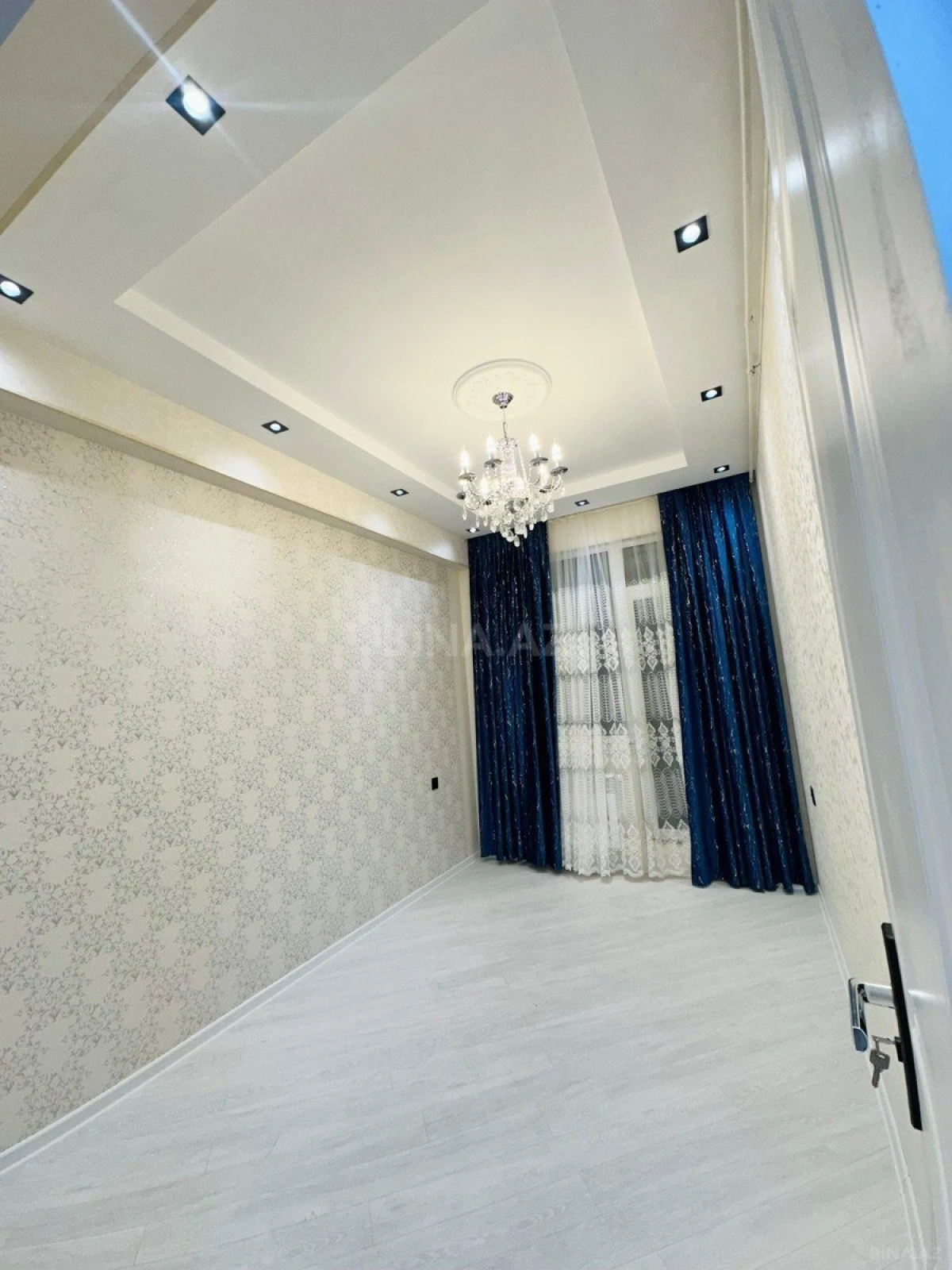 Satılır 2 otaqlı mənzil 71 m²