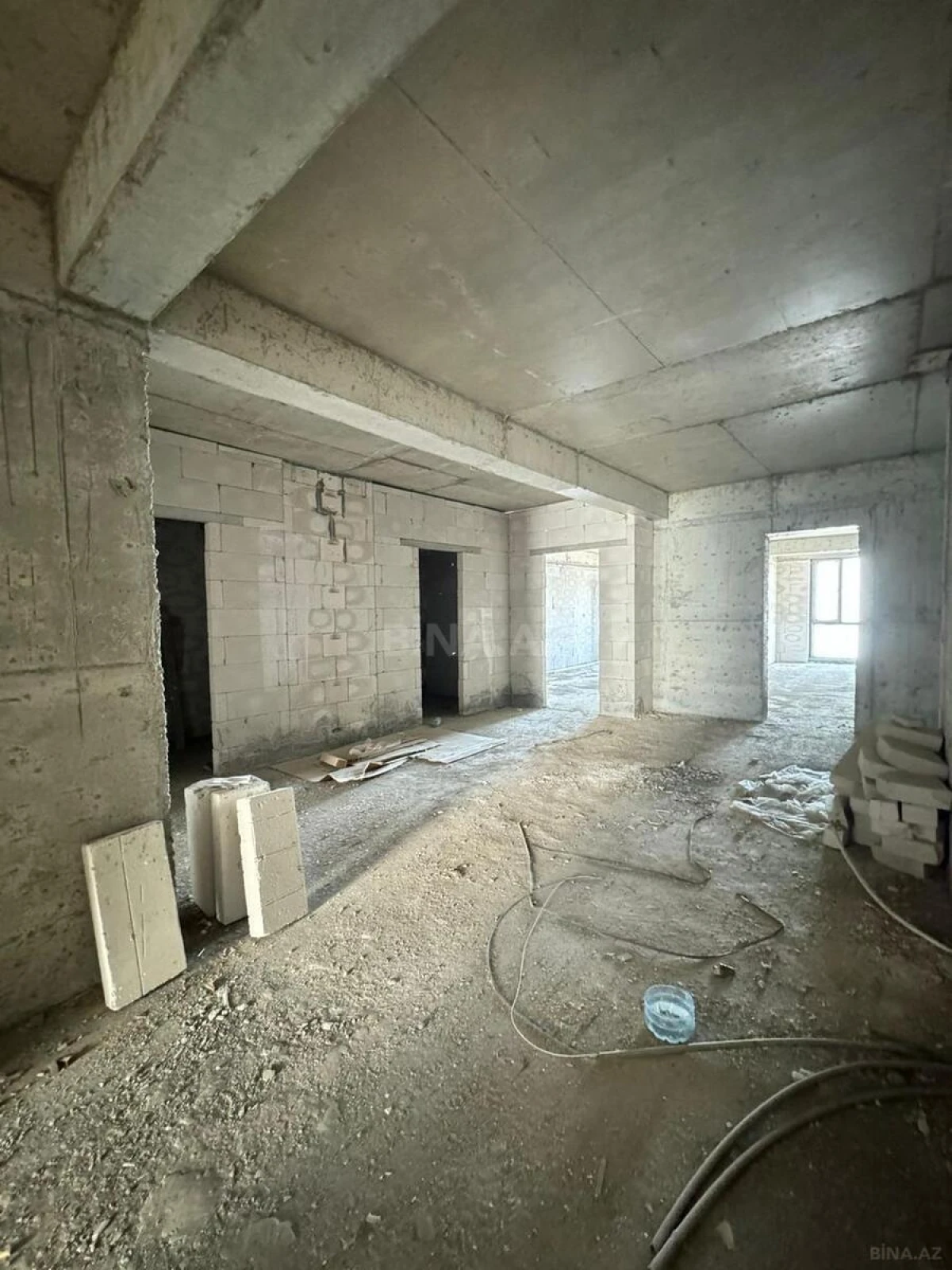 Satılır 2 otaqlı mənzil 82 m²