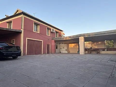 Satılır 5 otaqlı həyət evi 165 m²