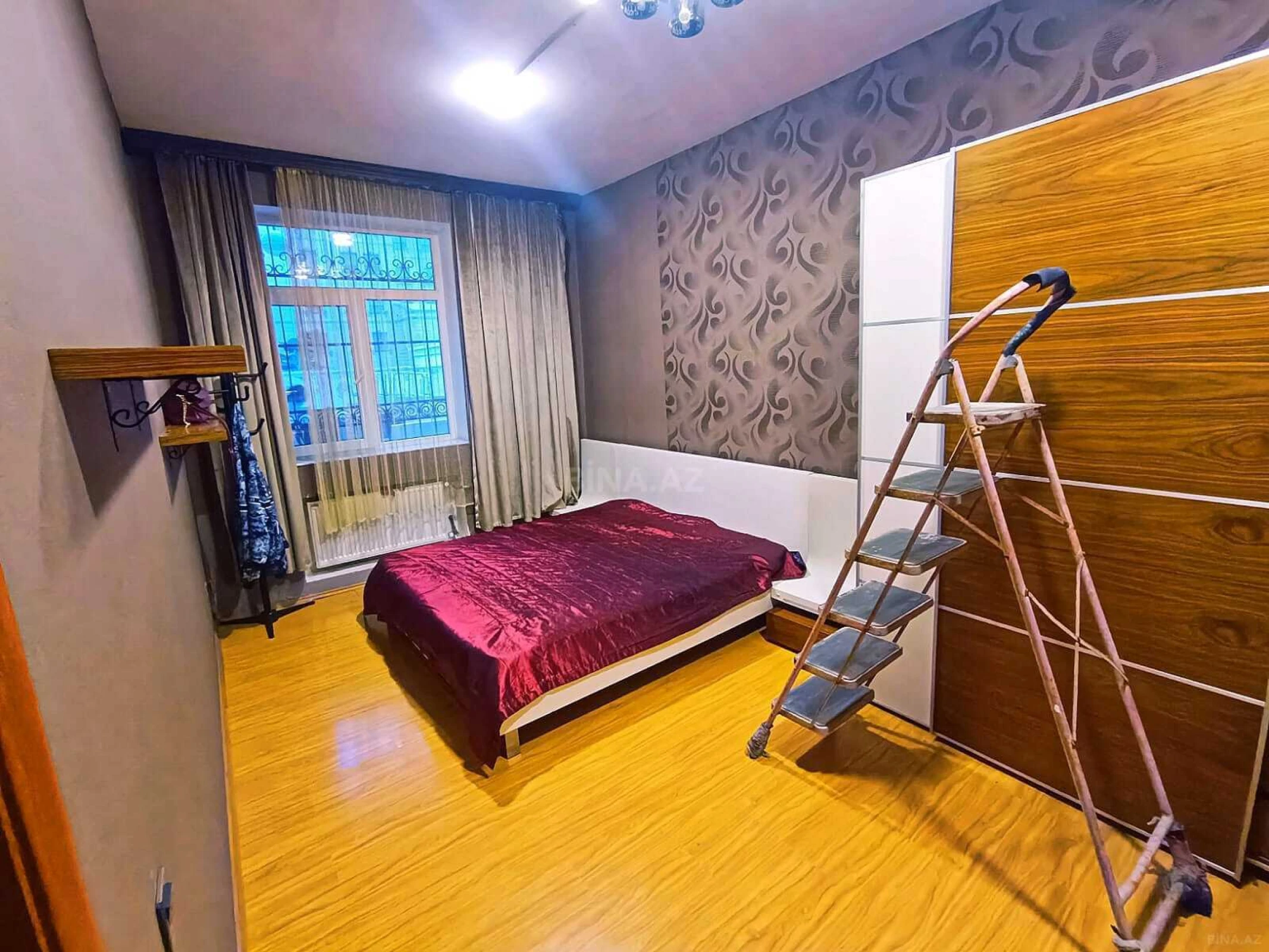 Satılır 4 otaqlı mənzil 136 m²