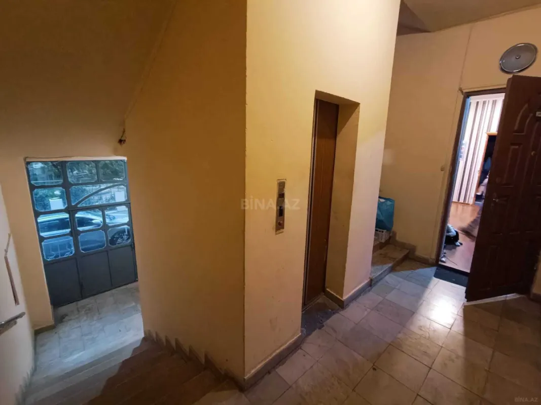 Satılır 4 otaqlı mənzil 136 m²