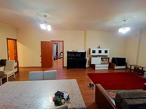 Satılır 4 otaqlı mənzil 136 m²
