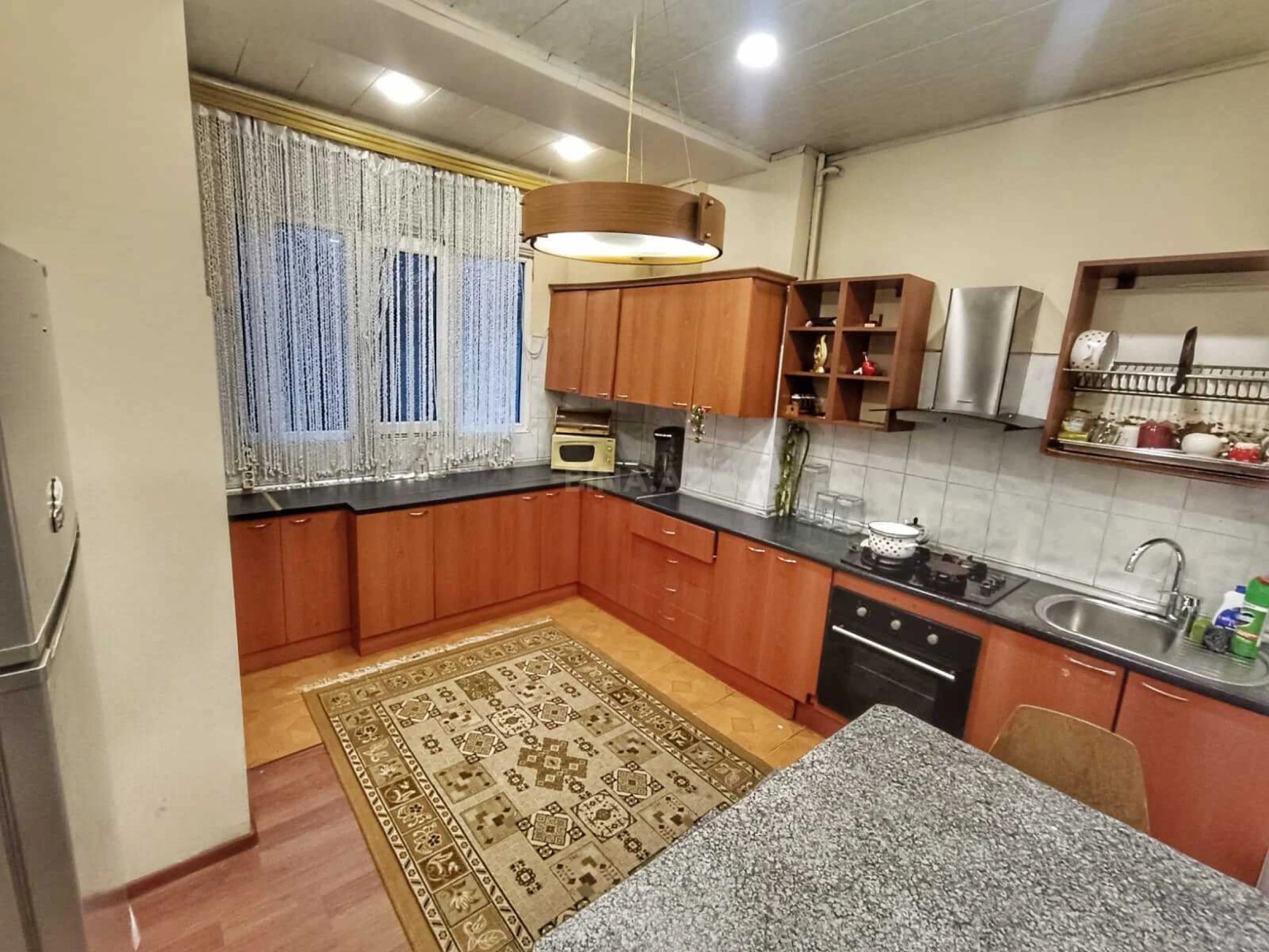 Satılır 4 otaqlı mənzil 136 m²