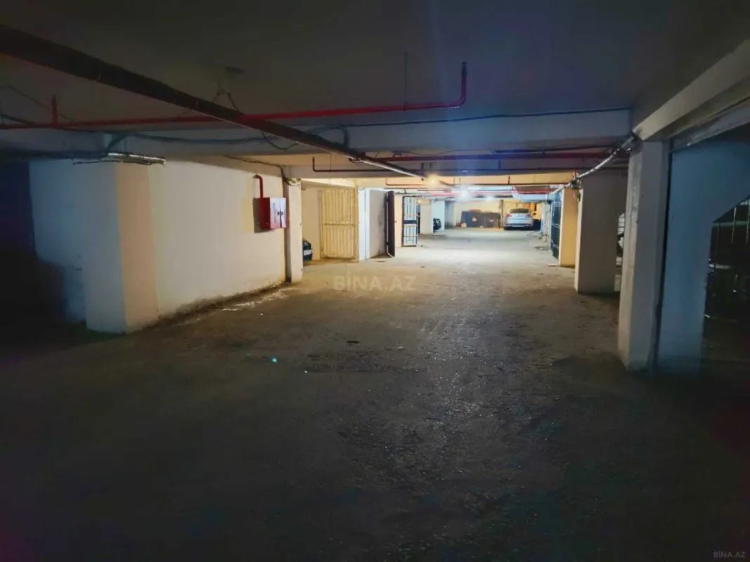 Satılır 4 otaqlı mənzil 136 m²