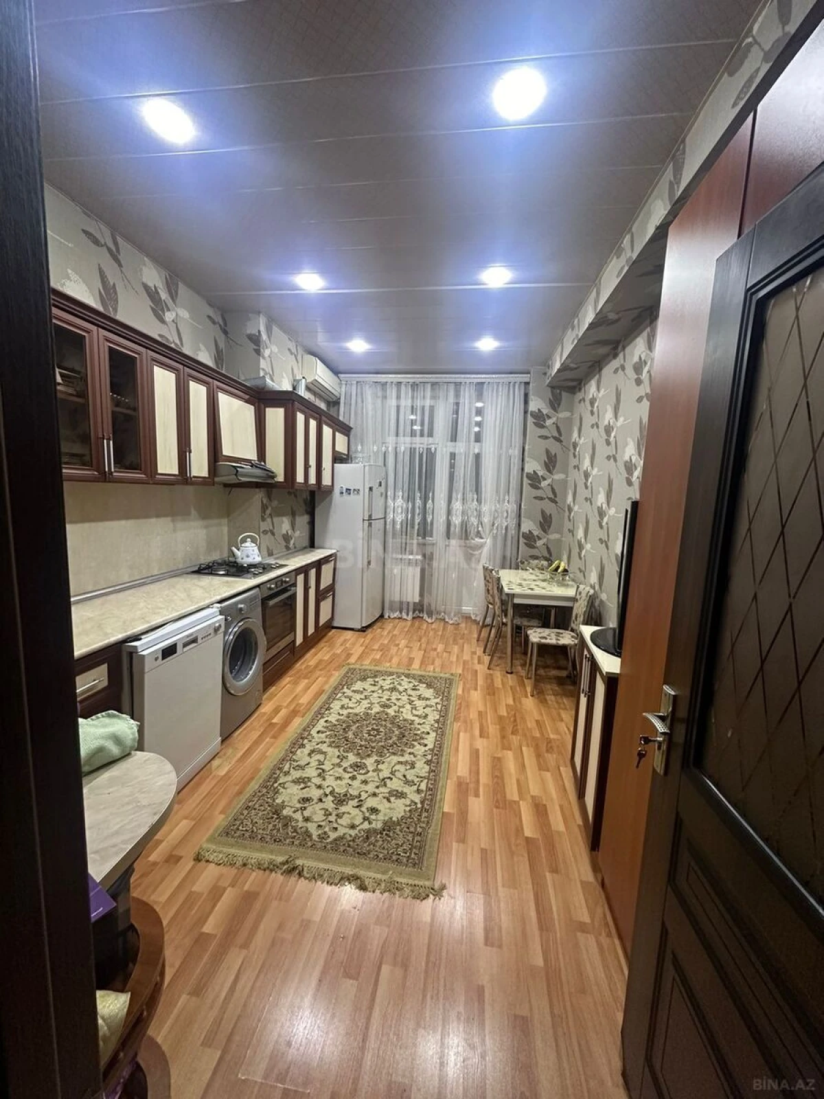 Satılır 2 otaqlı mənzil 98 m²