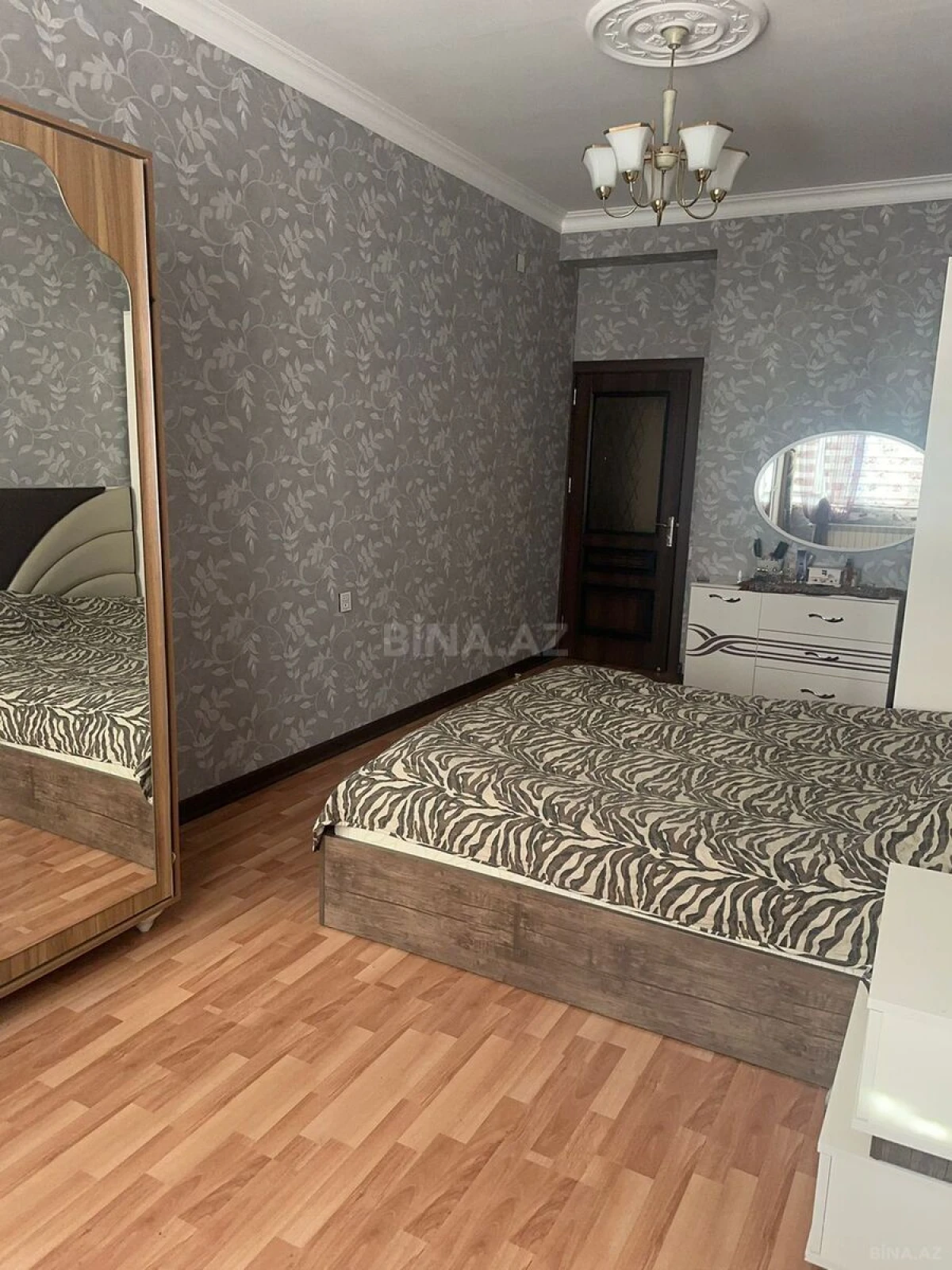 Satılır 2 otaqlı mənzil 98 m²