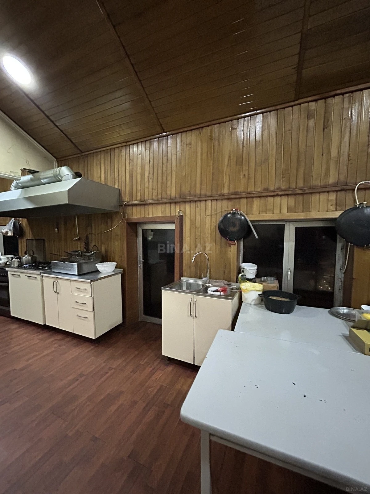 Kirayə verilir obyekt 200 m²