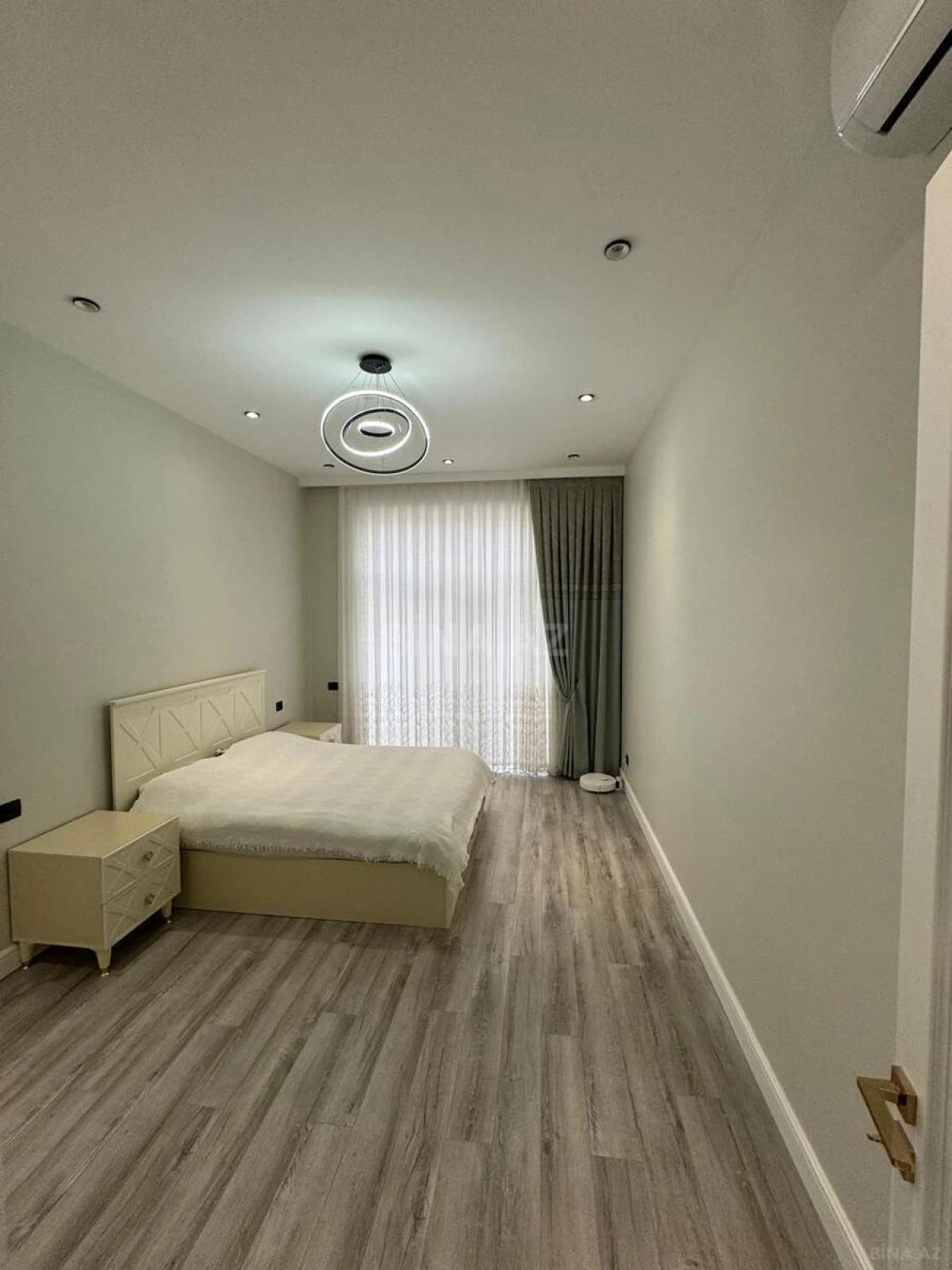 Satılır 5 otaqlı həyət evi 200 m²