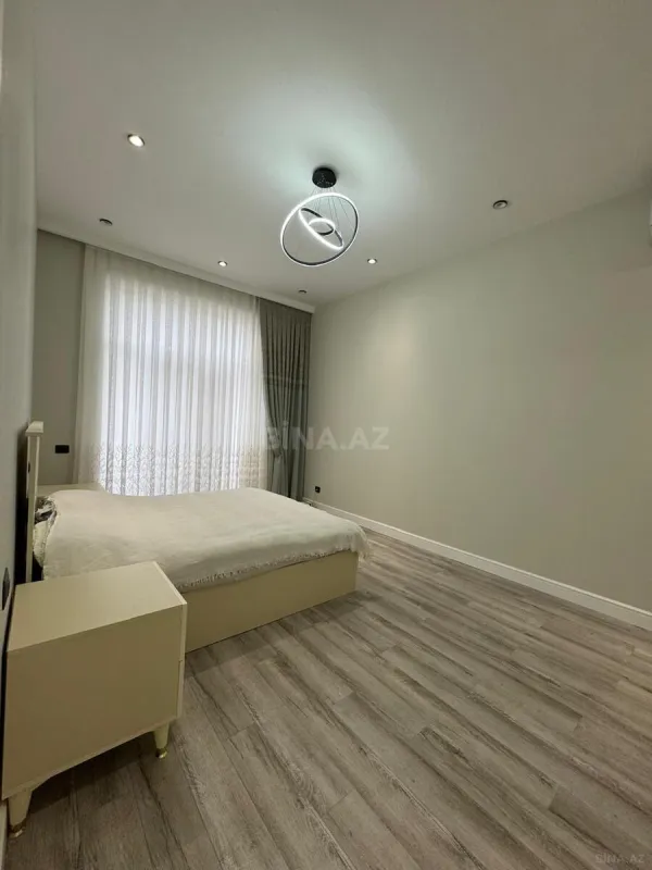 Satılır 5 otaqlı həyət evi 200 m²
