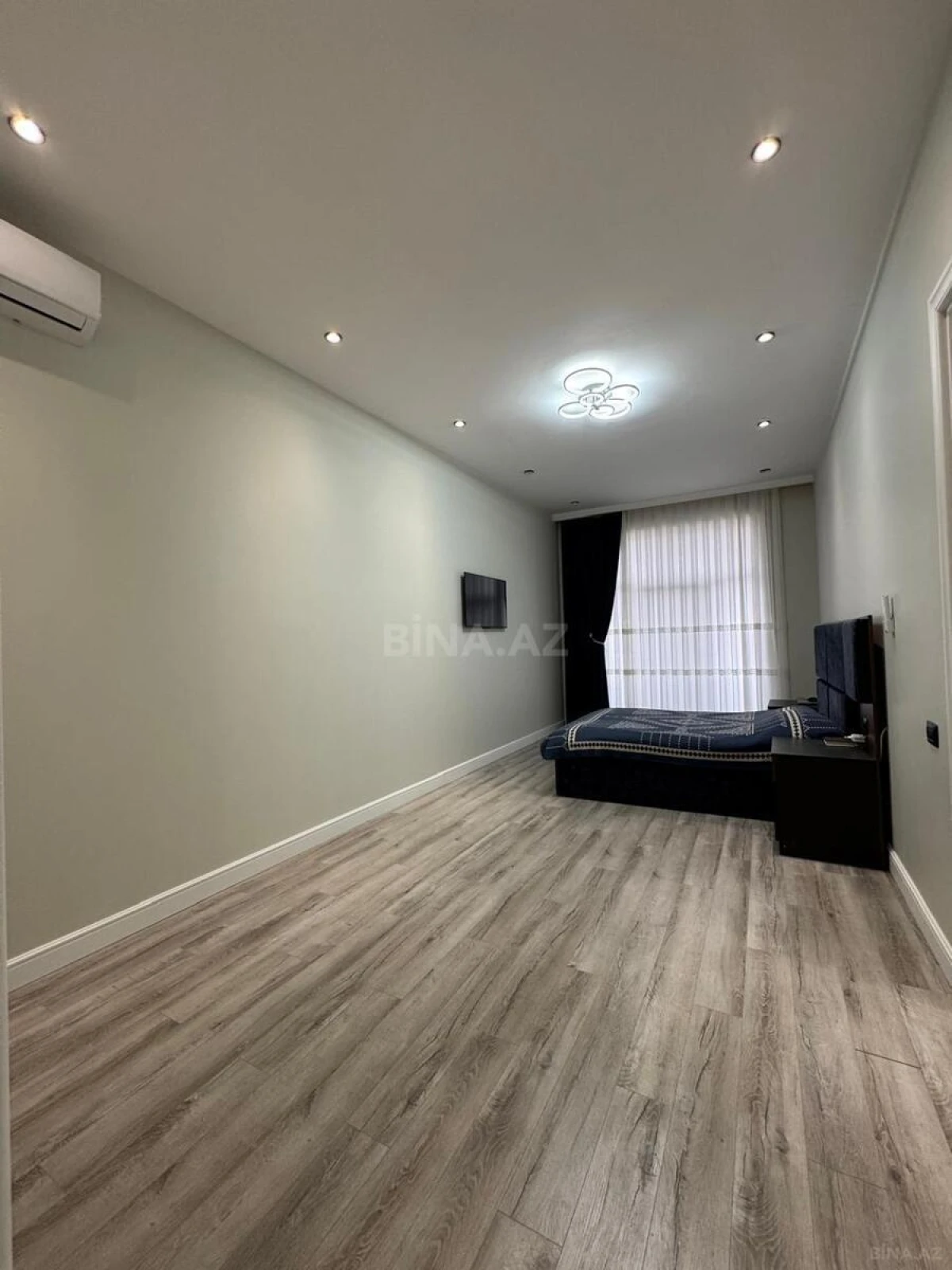Satılır 5 otaqlı həyət evi 200 m²