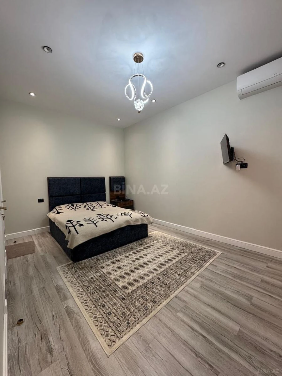 Satılır 5 otaqlı həyət evi 200 m²