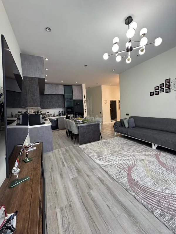 Satılır 5 otaqlı həyət evi 200 m²