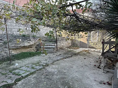 Satılır 4 otaqlı həyət evi 130 m²