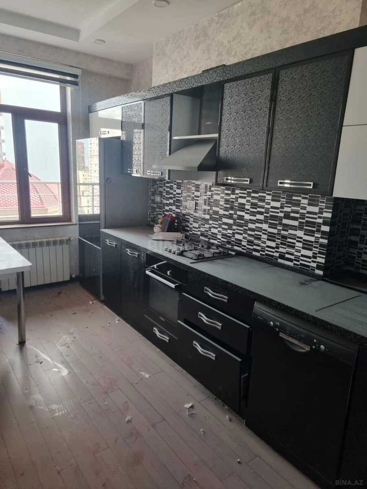 Satılır 3 otaqlı mənzil 153 m²